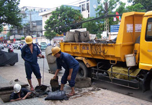 Nạo Vét Cống Tại Văn Điển Không Sử Dụng Công Nhân